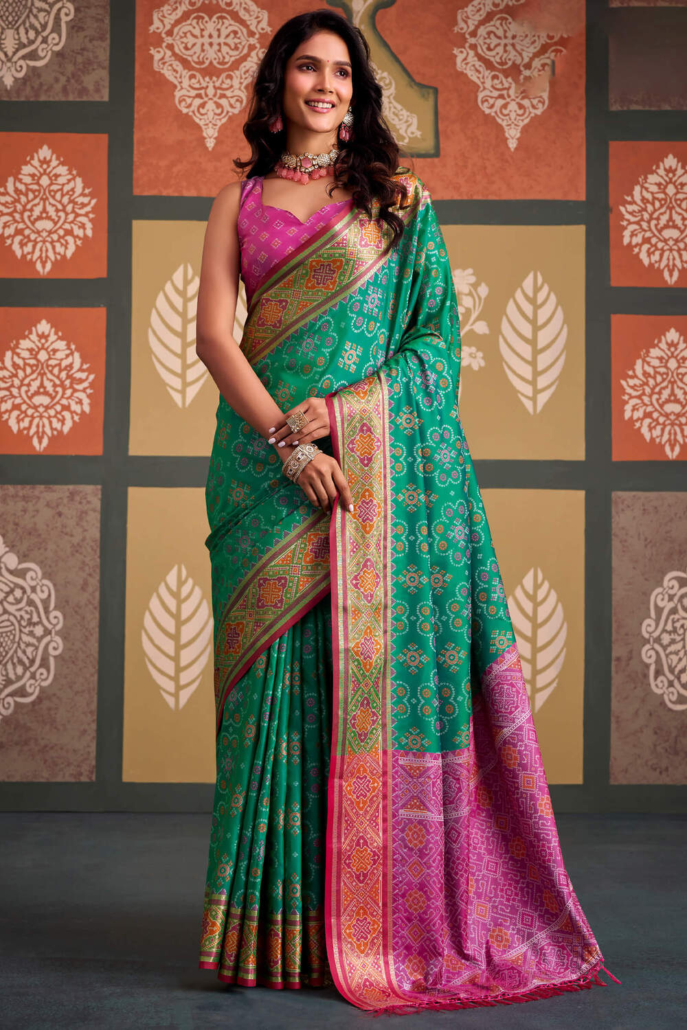 Elegant Rama Patola Silk Saree with Prettiest Blouse Piece