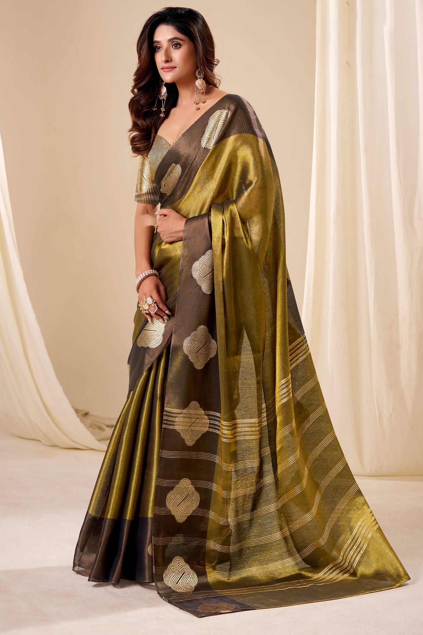 Woebegone Golden Pure Zari Weaving Banarasi Tissue Silk Saree With Murmurous Blouse Piece