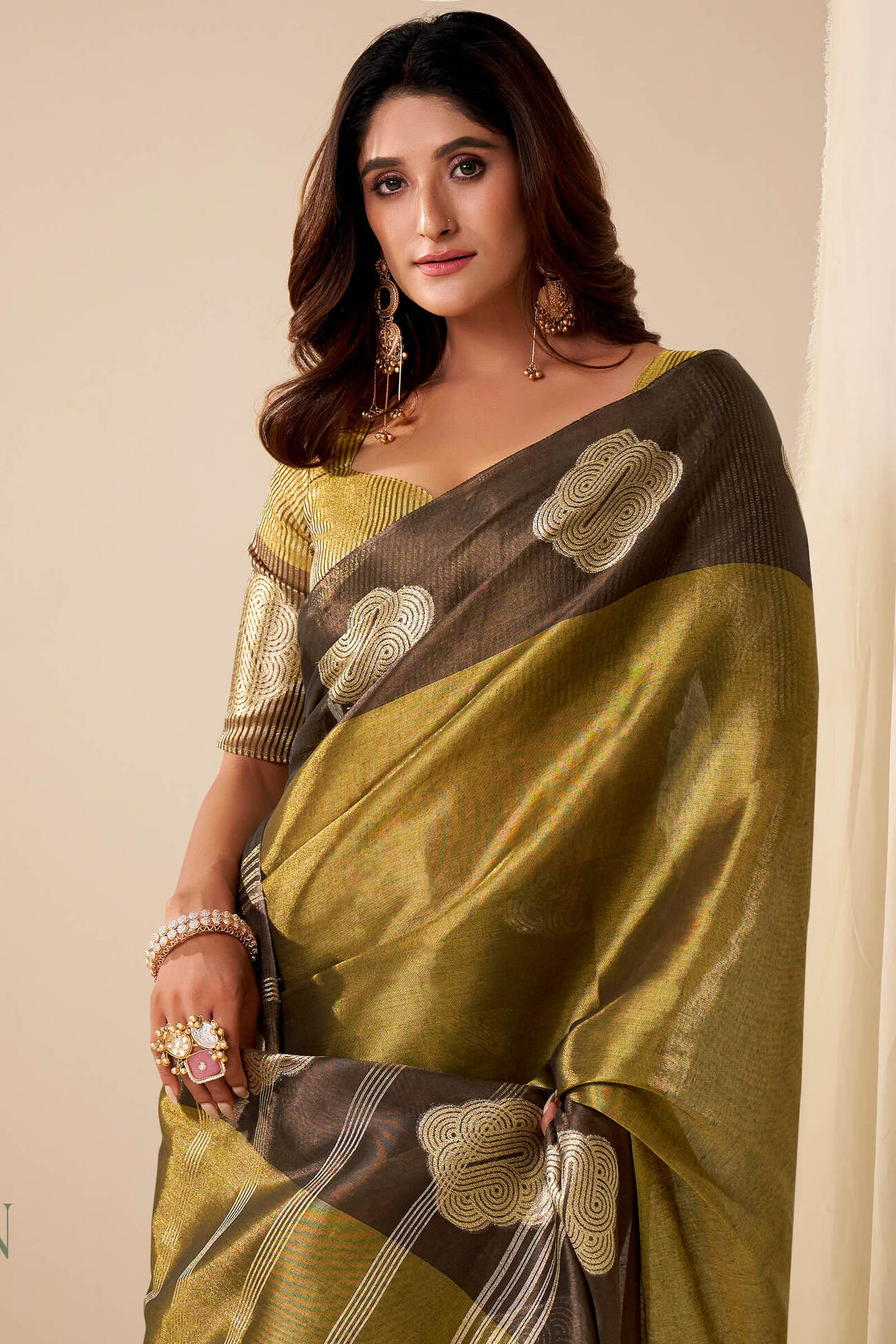 Woebegone Golden Pure Zari Weaving Banarasi Tissue Silk Saree With Murmurous Blouse Piece