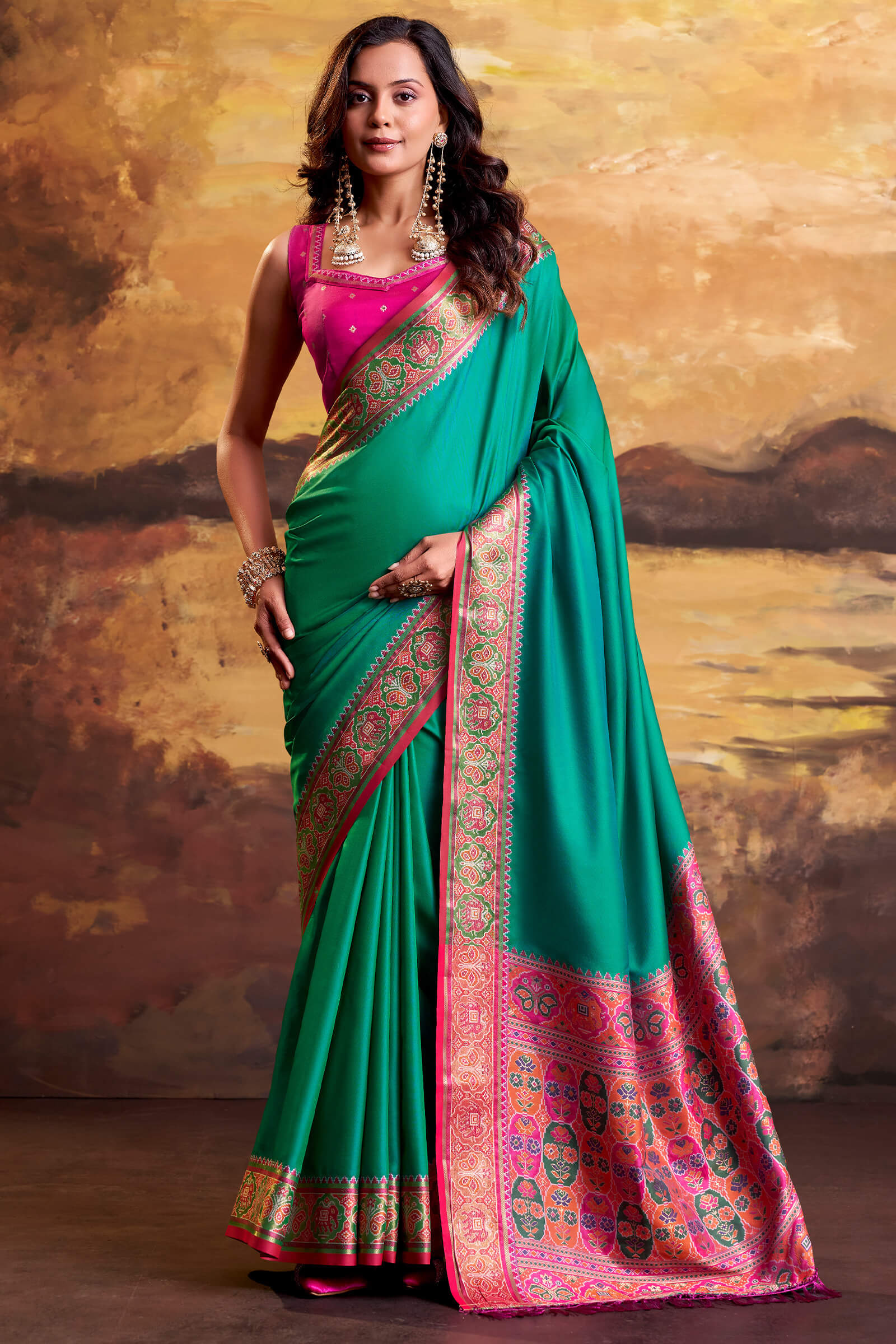 Lovely Rama Patola Silk Saree with Smart Blouse Piece