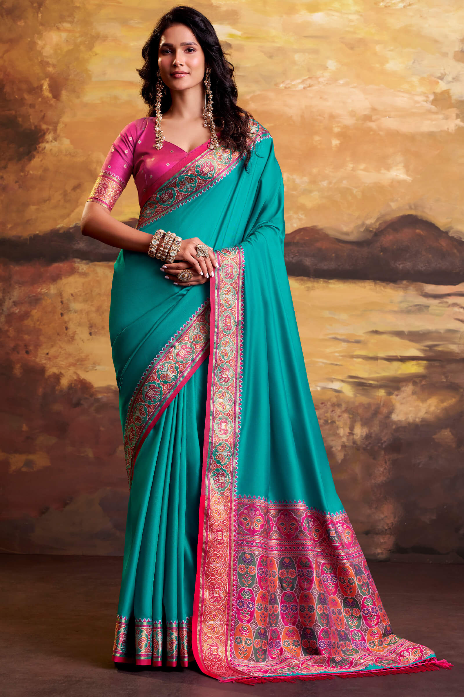 Radiant Firozi Patola Silk Saree with Ineffable Blouse Piece