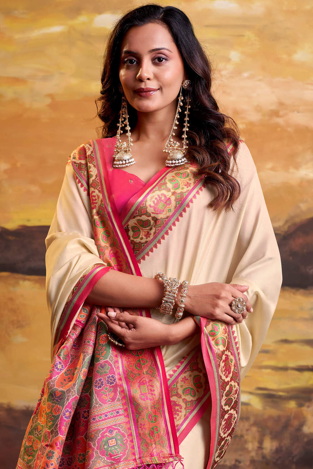 Phenomenal Beige Patola Silk Saree with Pulsating Blouse Piece