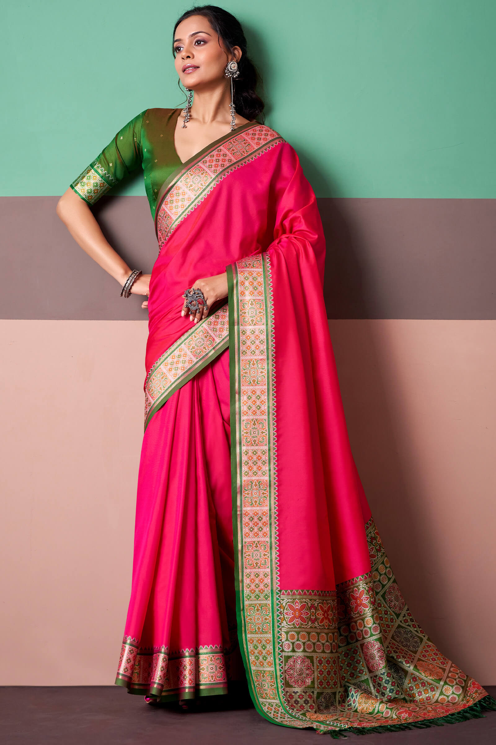 Appealing Dark Pink Patola Silk Saree with Snappy Blouse Piece