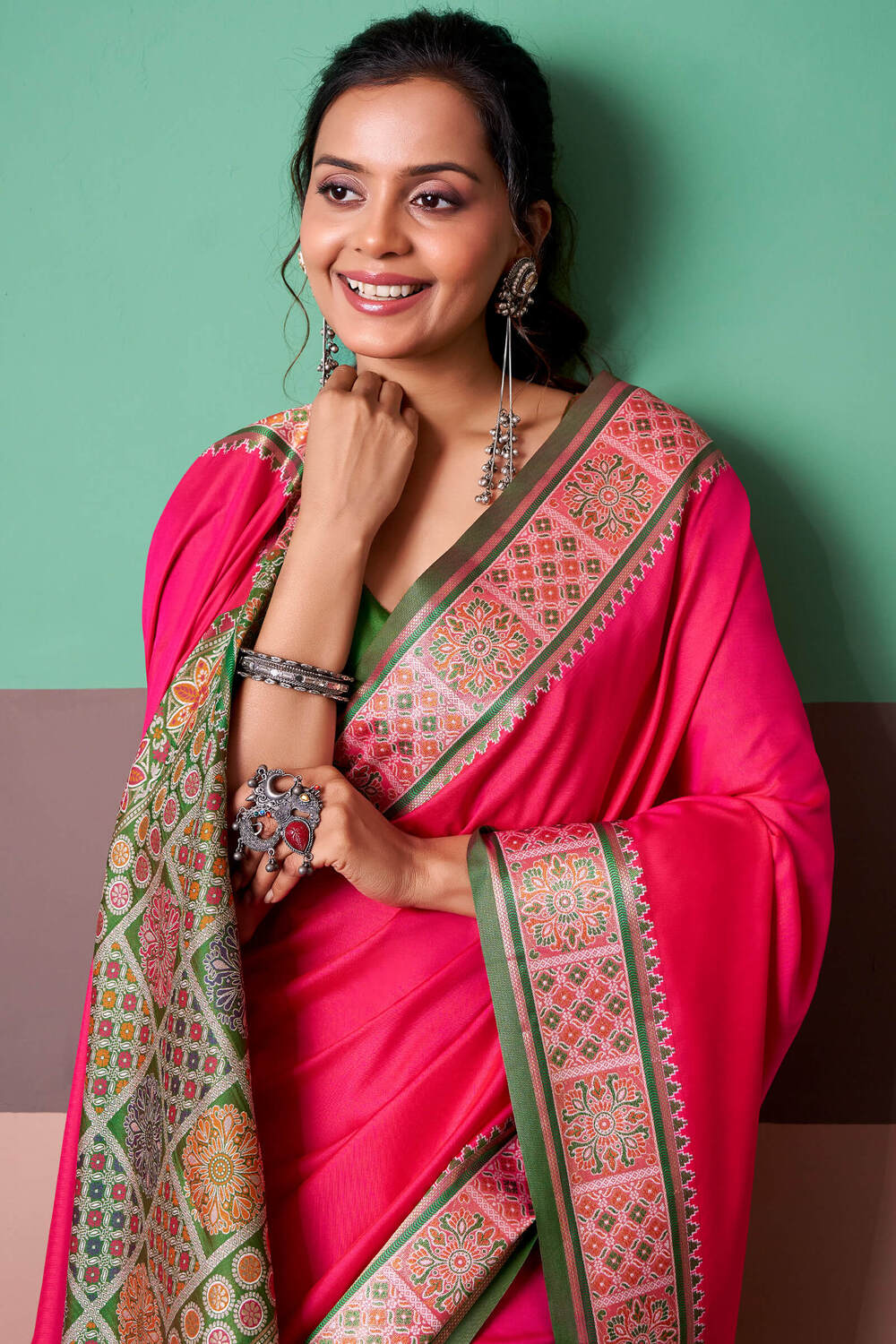 Appealing Dark Pink Patola Silk Saree with Snappy Blouse Piece