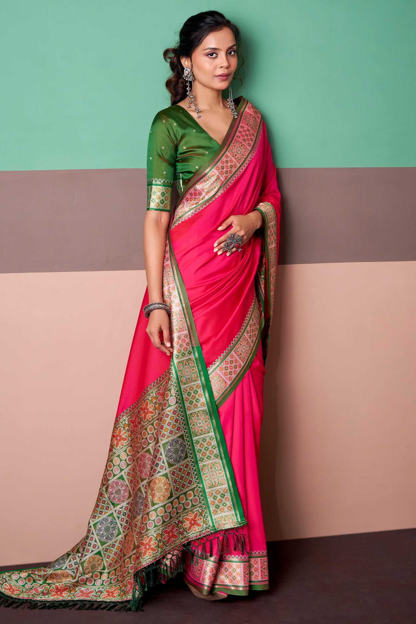 Appealing Dark Pink Patola Silk Saree with Snappy Blouse Piece