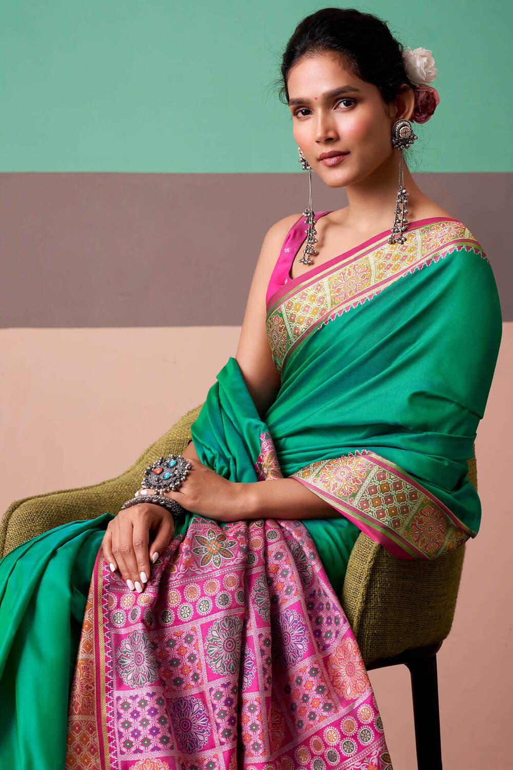 Sizzling Rama Patola Silk Saree with Beautiful Blouse Piece