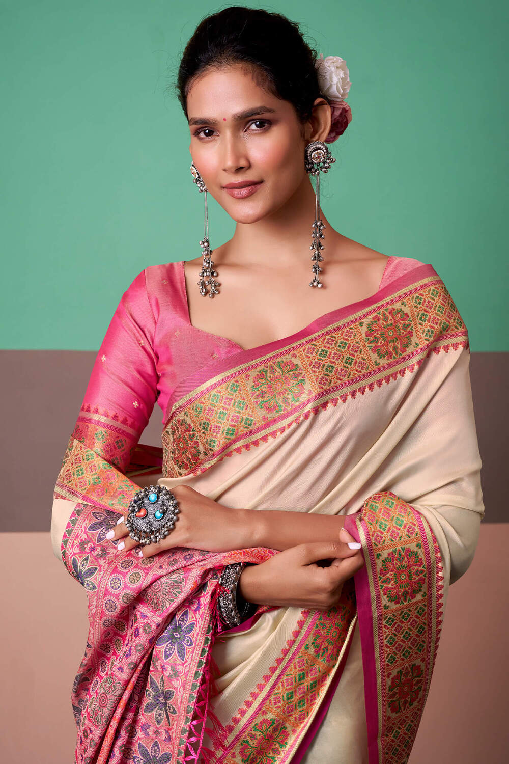 Engaging Beige Patola Silk Saree with Luxuriant Blouse Piece