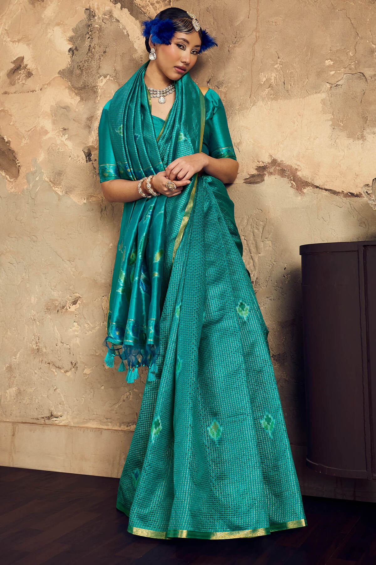 Incomparable Rama Banarasi Handloom Silk Saree With Flameboyant Blouse Piece