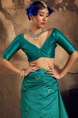 Incomparable Rama Banarasi Handloom Silk Saree With Flameboyant Blouse Piece