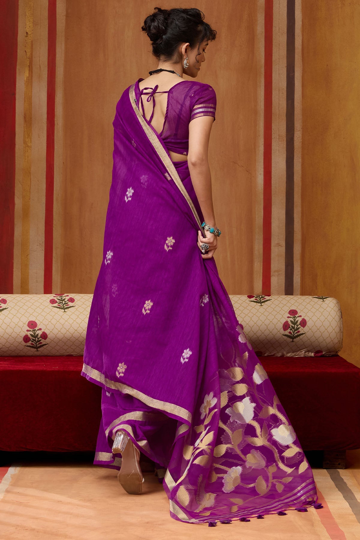 Skinny Purple Pure Munga Cotton Silk Saree With Sempiternal Blouse Piece