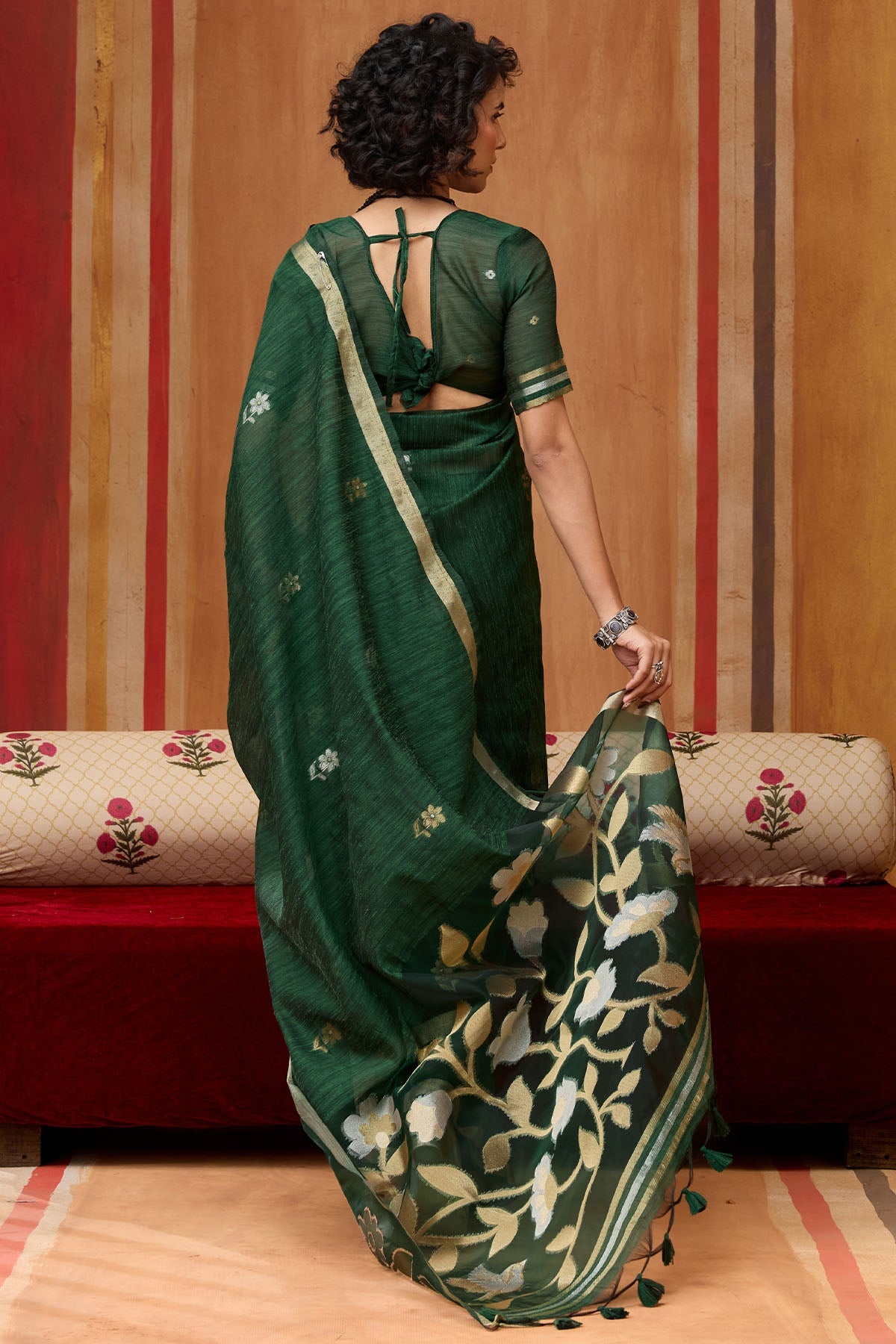 Inimitable Dark Green Pure Munga Cotton Silk Saree With Effulgent Blouse Piece