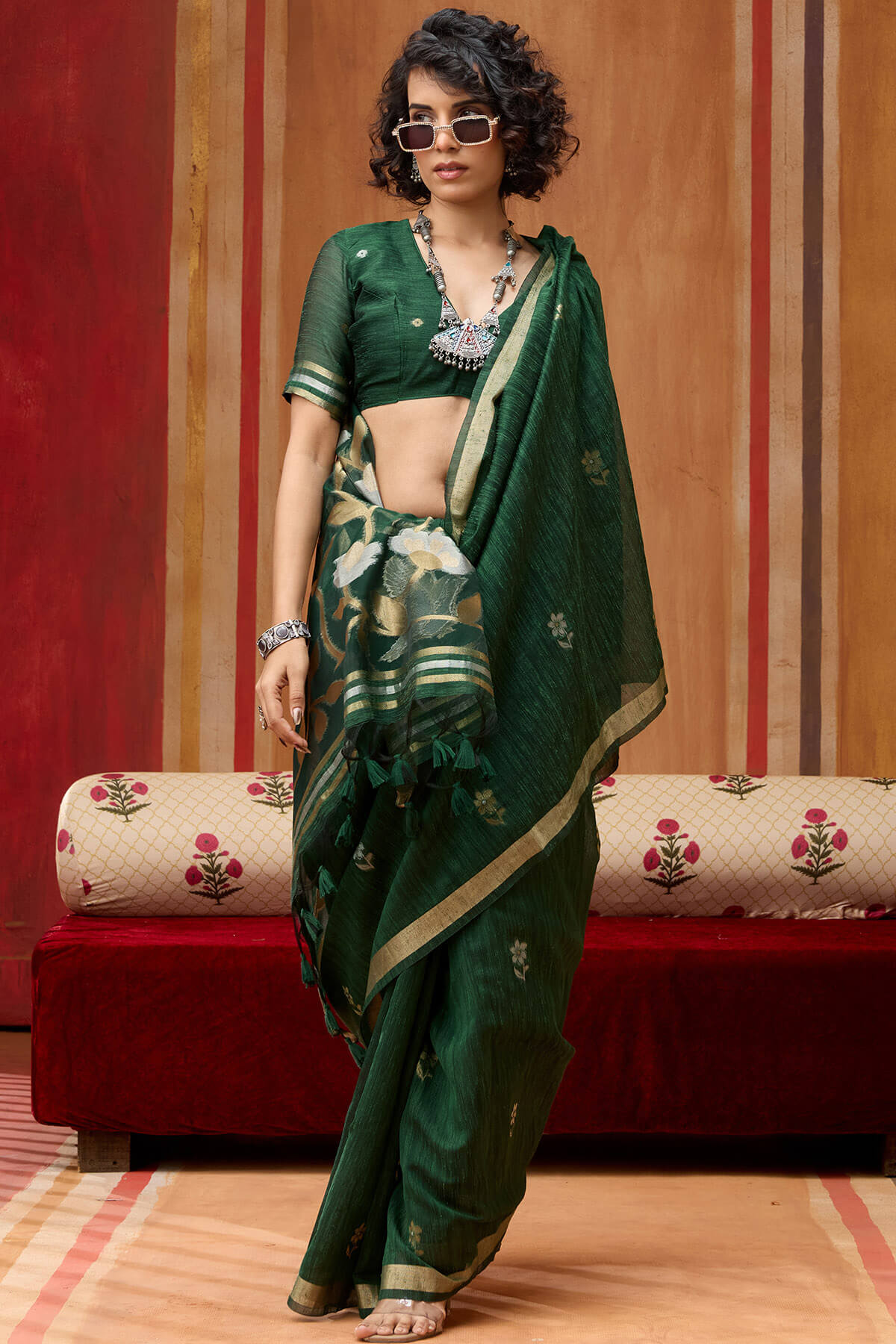 Inimitable Dark Green Pure Munga Cotton Silk Saree With Effulgent Blouse Piece