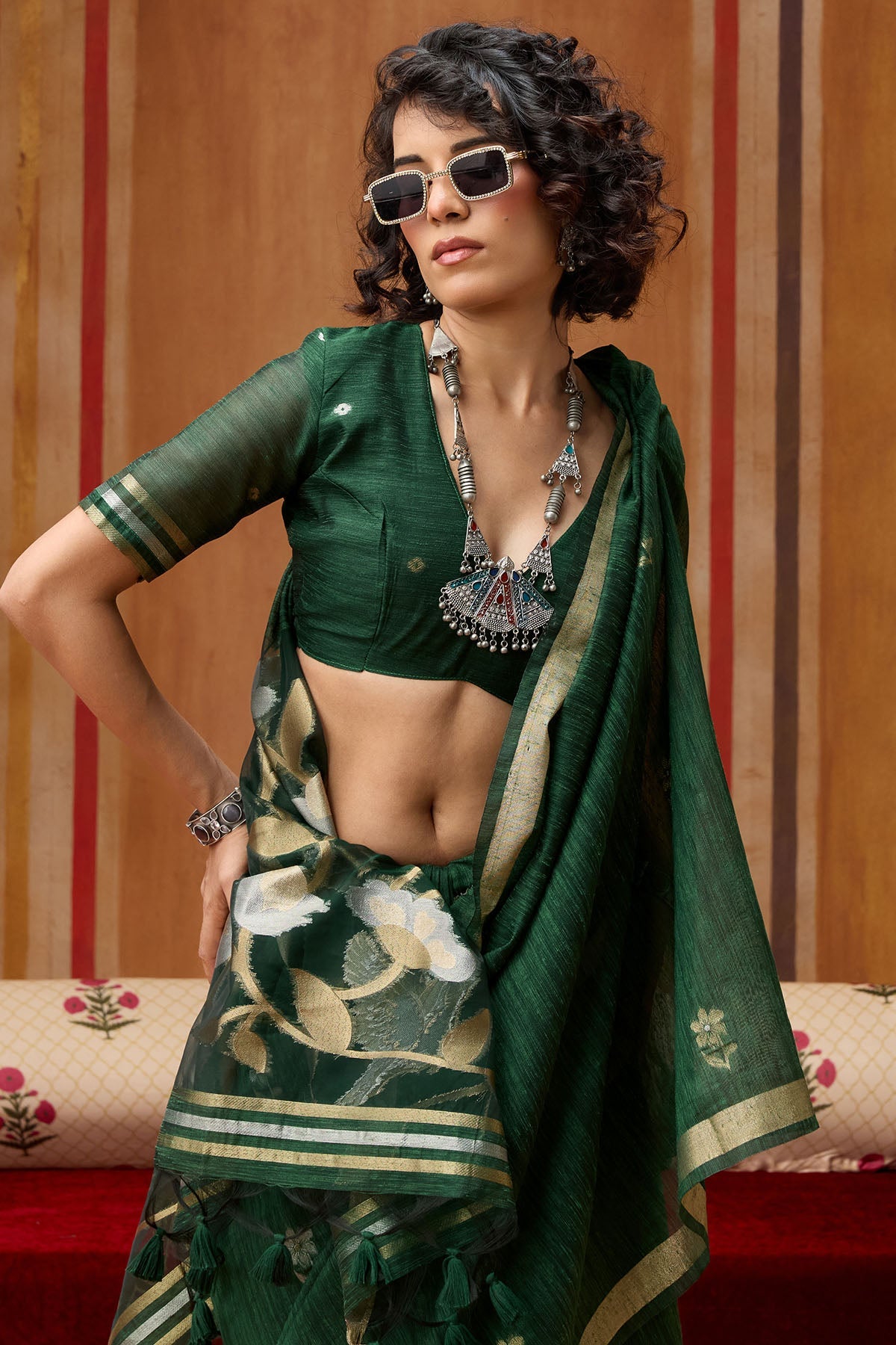 Inimitable Dark Green Pure Munga Cotton Silk Saree With Effulgent Blouse Piece