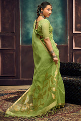 Adorning Green Pure Munga Cotton Silk Saree With Fugacious Blouse Piece