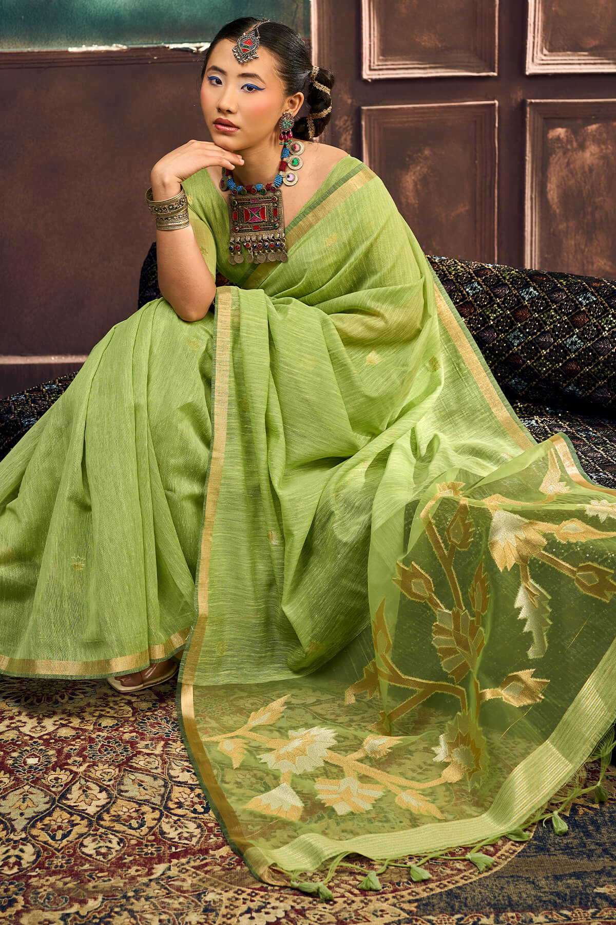 Adorning Green Pure Munga Cotton Silk Saree With Fugacious Blouse Piece