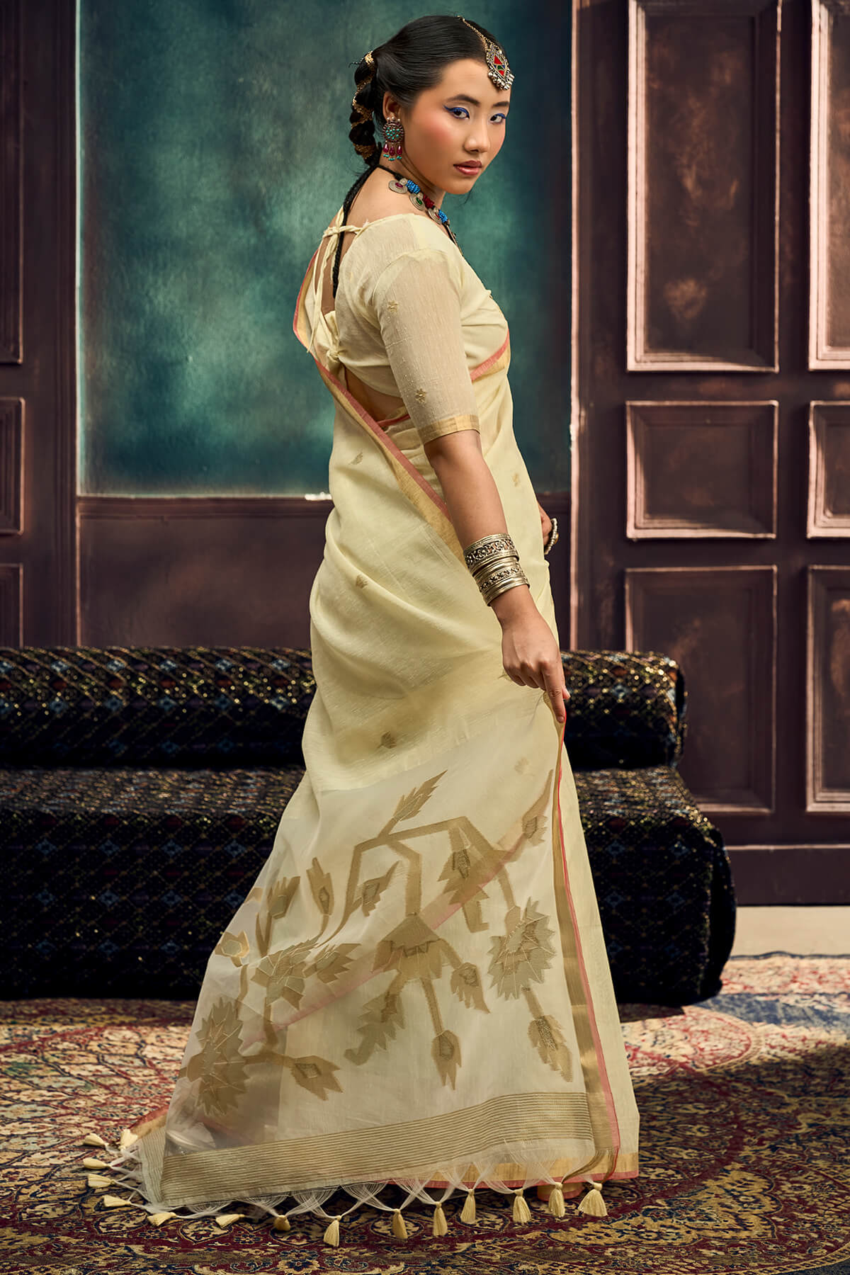 Enticing Beige Pure Munga Cotton Silk Saree With Tremendous Blouse Piece