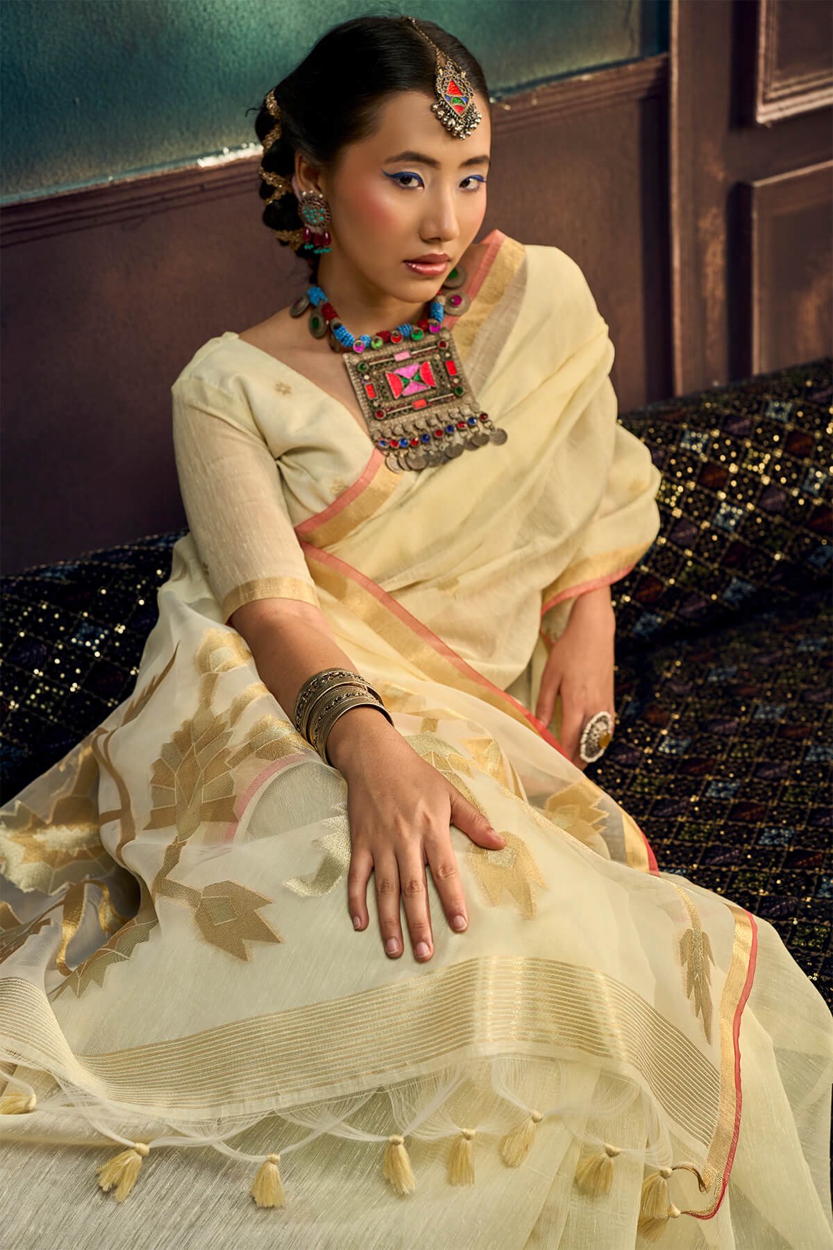 Enticing Beige Pure Munga Cotton Silk Saree With Tremendous Blouse Piece