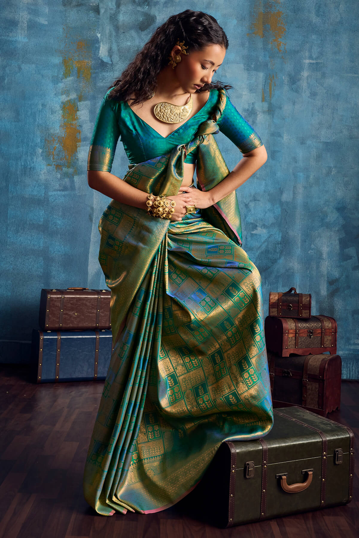 Pleasant Rama Kanjivaram Silk Saree With Stunning Blouse Piece