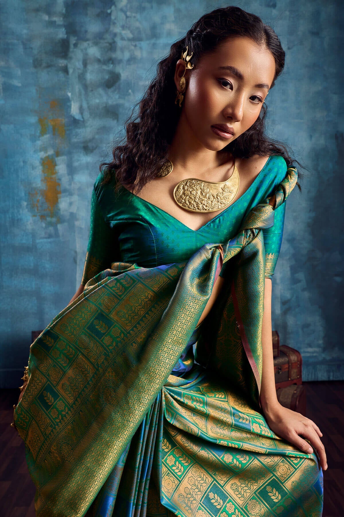 Pleasant Rama Kanjivaram Silk Saree With Stunning Blouse Piece