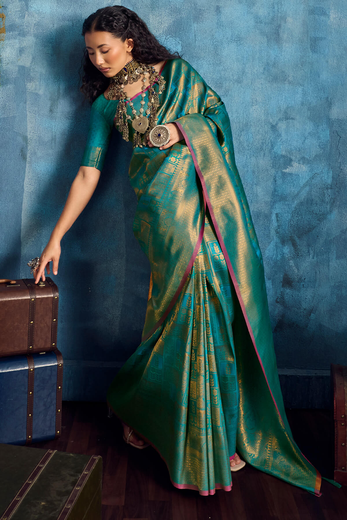 Resonant Green Kanjivaram Silk Saree With Entrancing Blouse Piece