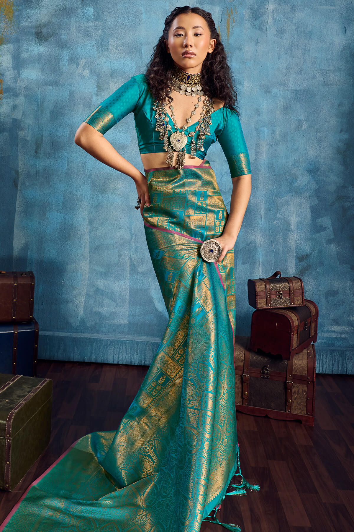 Resonant Green Kanjivaram Silk Saree With Entrancing Blouse Piece