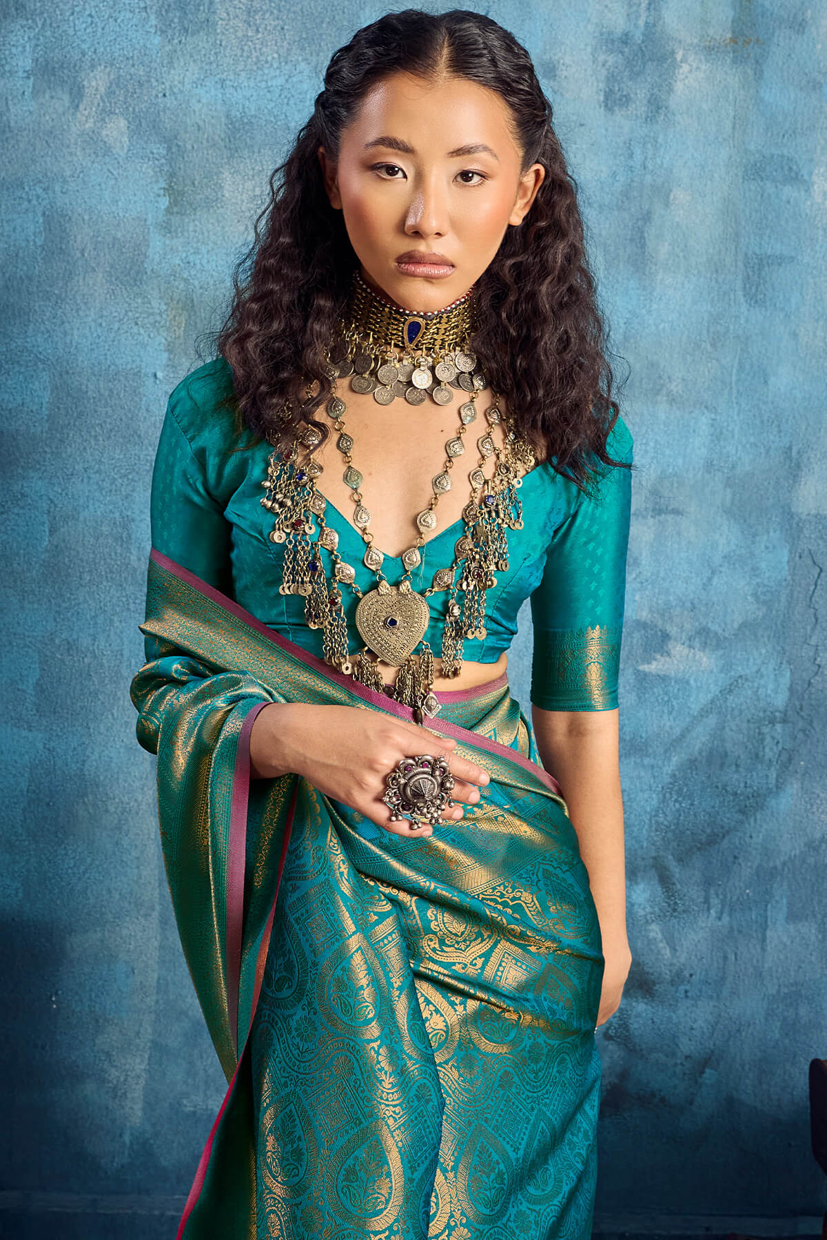 Resonant Green Kanjivaram Silk Saree With Entrancing Blouse Piece