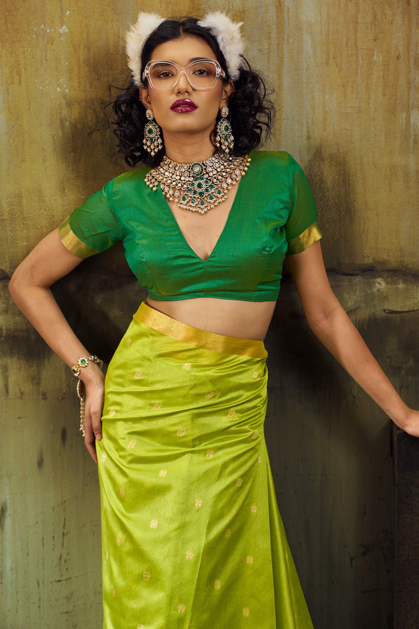 Ebullience Parrot Banarasi Handloom Silk Saree With Panoply Blouse Piece