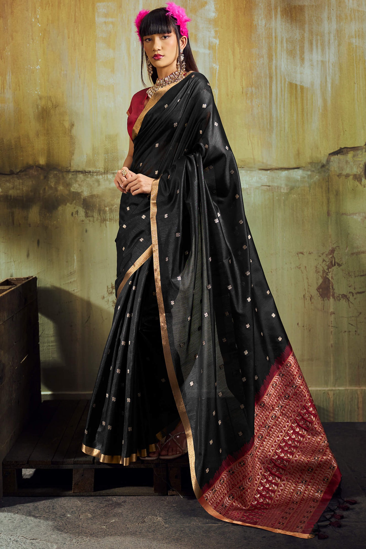 Inspiring Black Banarasi Handloom Silk Saree With Prodigal Blouse Piece