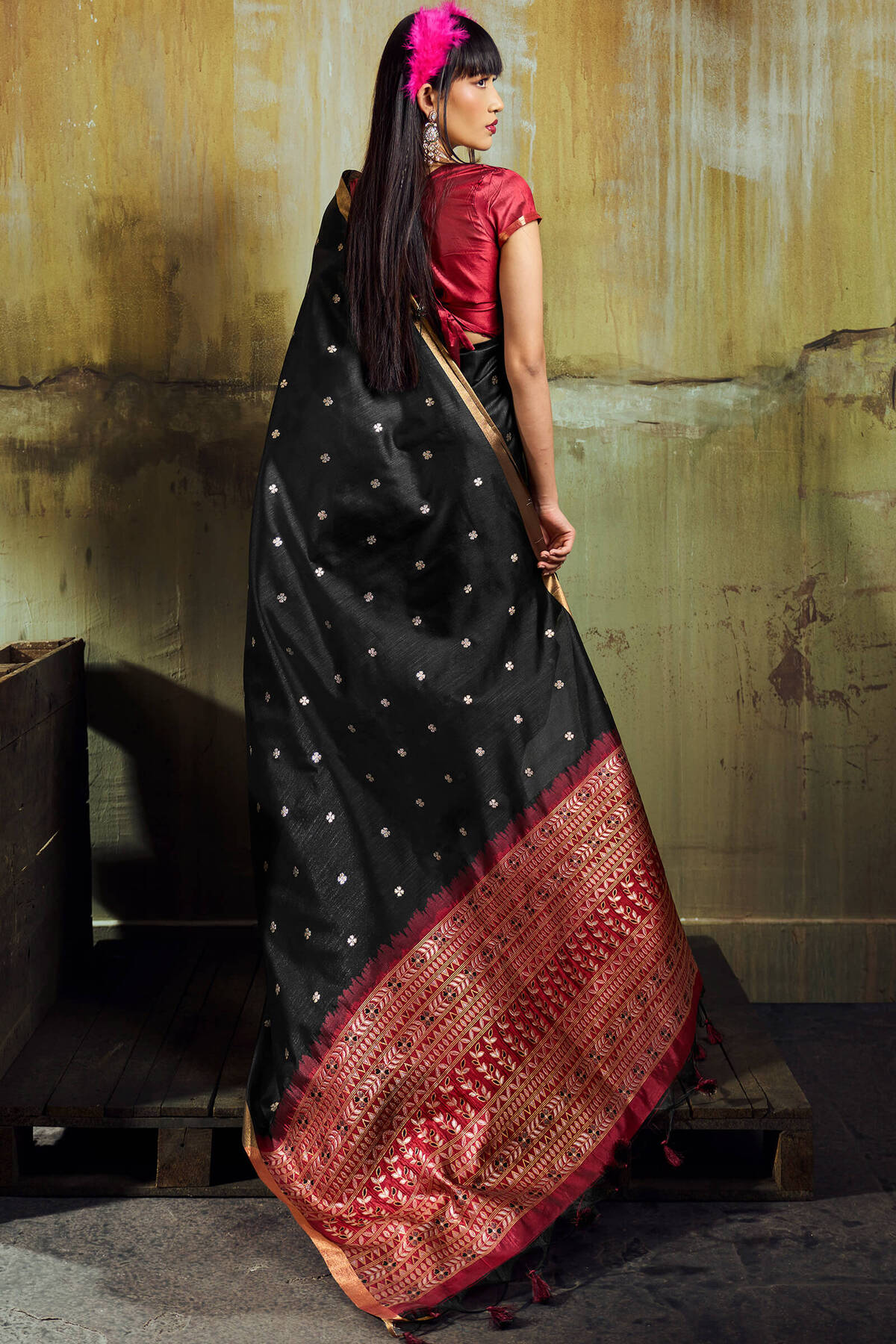 Inspiring Black Banarasi Handloom Silk Saree With Prodigal Blouse Piece