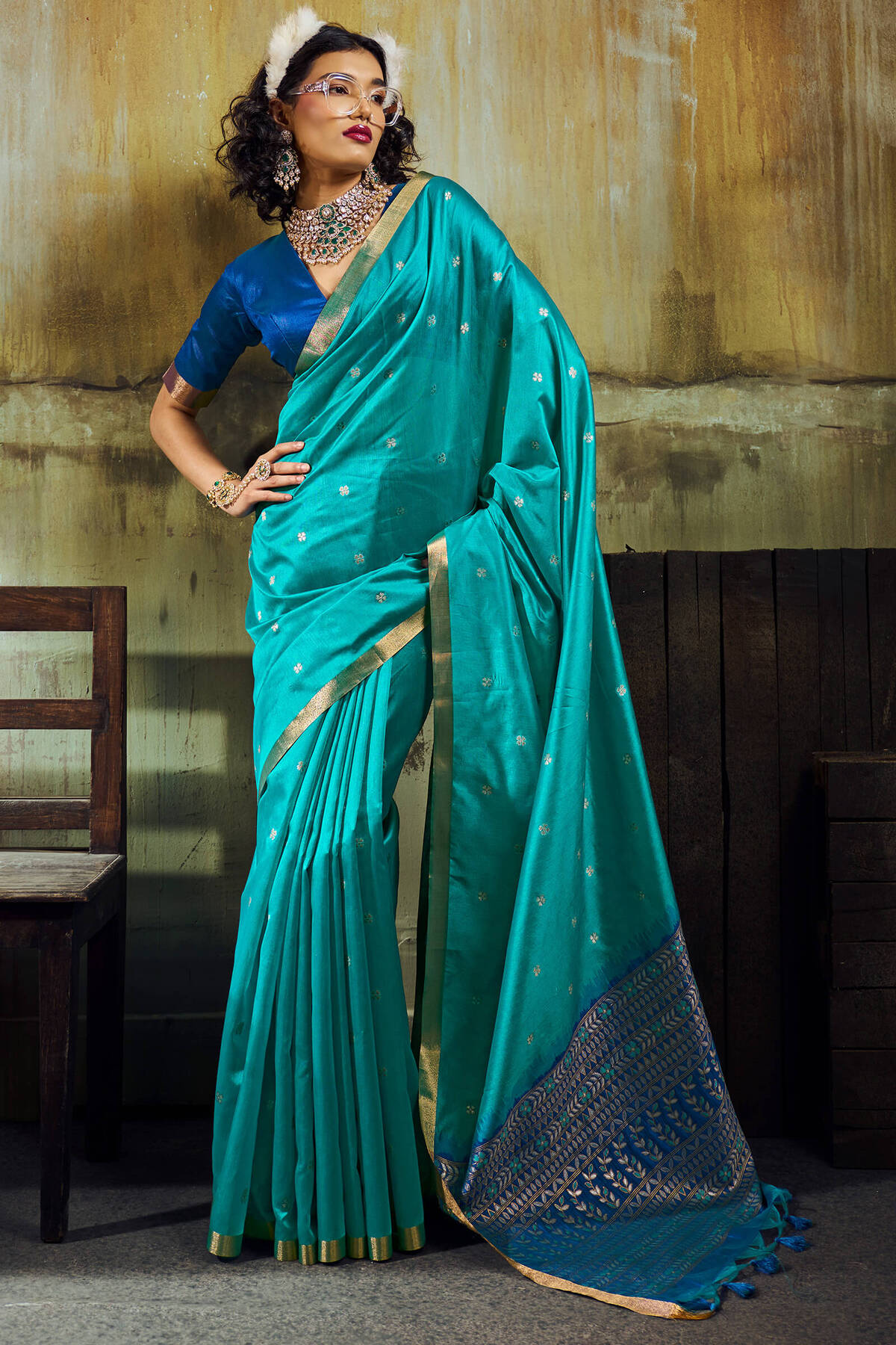 Marvellous Firozi Banarasi Handloom Silk Saree With Gratifying Blouse Piece