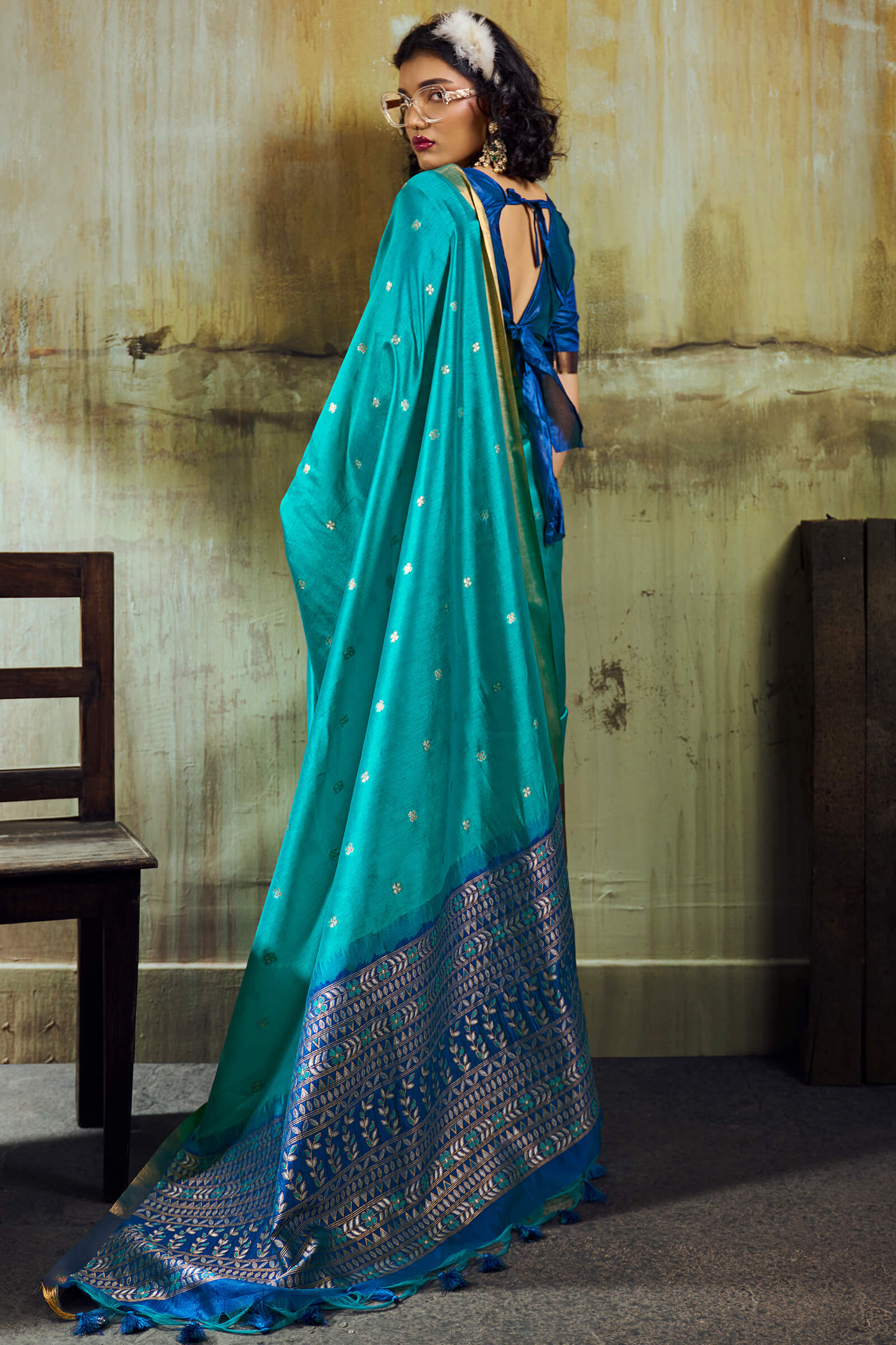 Marvellous Firozi Banarasi Handloom Silk Saree With Gratifying Blouse Piece
