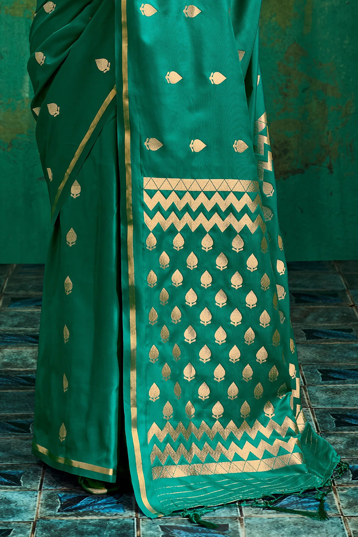 Surreptitious Sea Green Banarasi Satin Silk Saree With Confounding Blouse