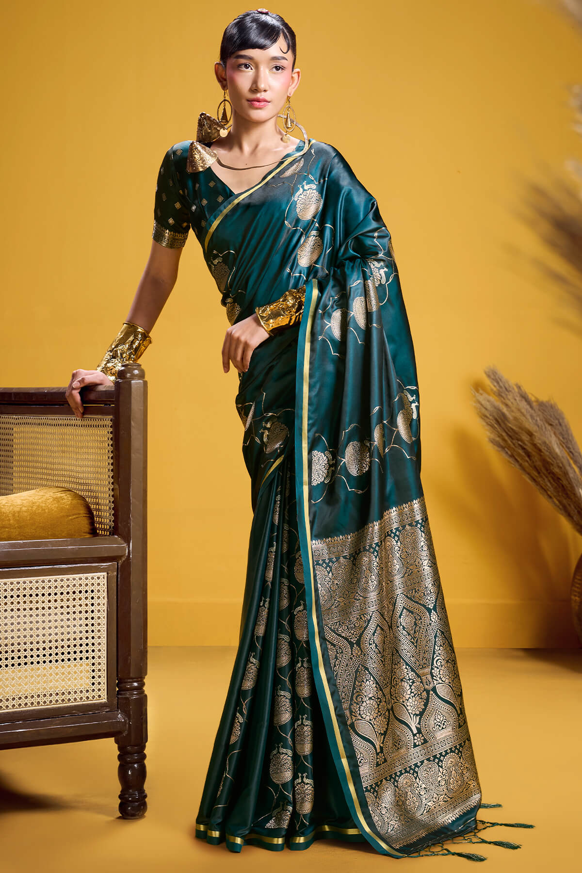 Majestic Dark Green Banarasi Satin Silk Saree With Demanding Blouse