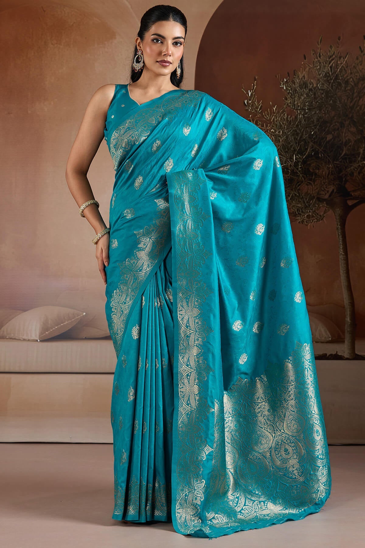 Delightful Firozi Pure Zari Weaving Banarasi Silk Saree With Elegant Blouse Piece