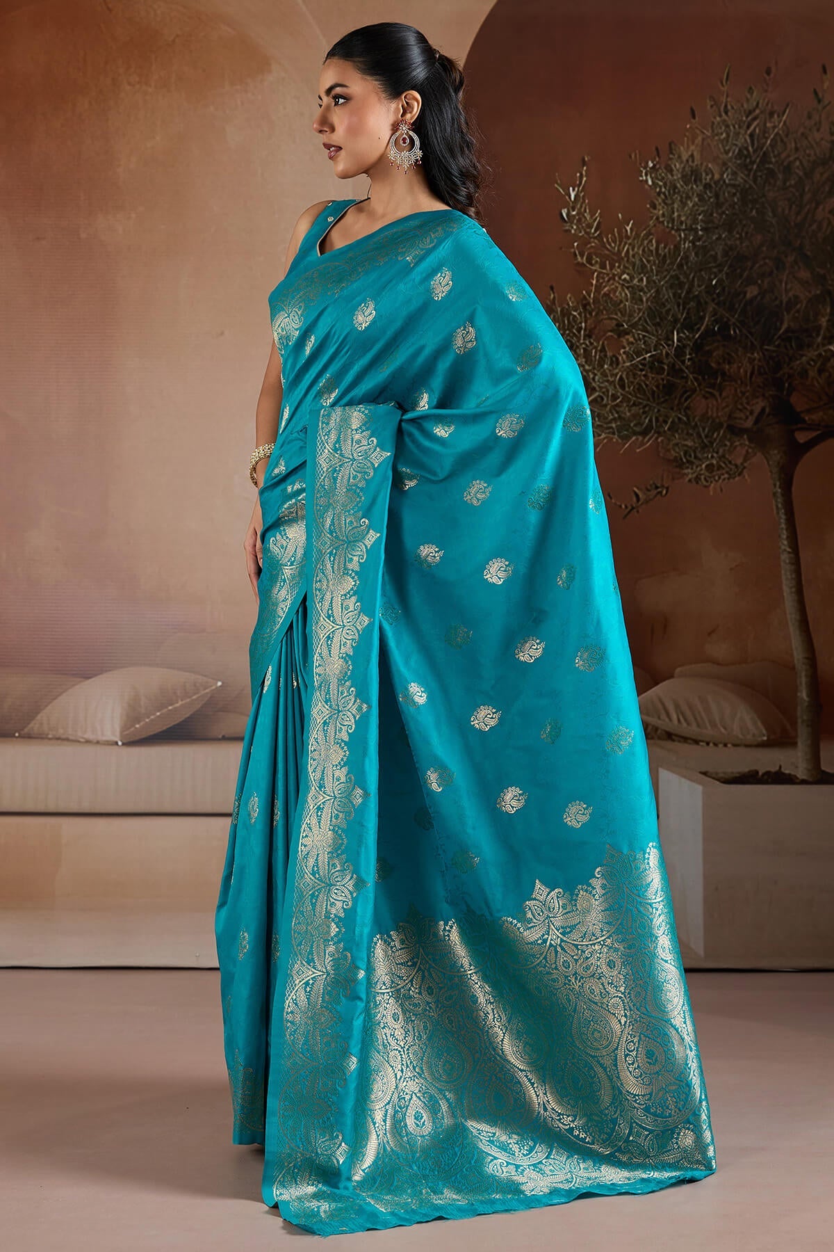 Delightful Firozi Pure Zari Weaving Banarasi Silk Saree With Elegant Blouse Piece
