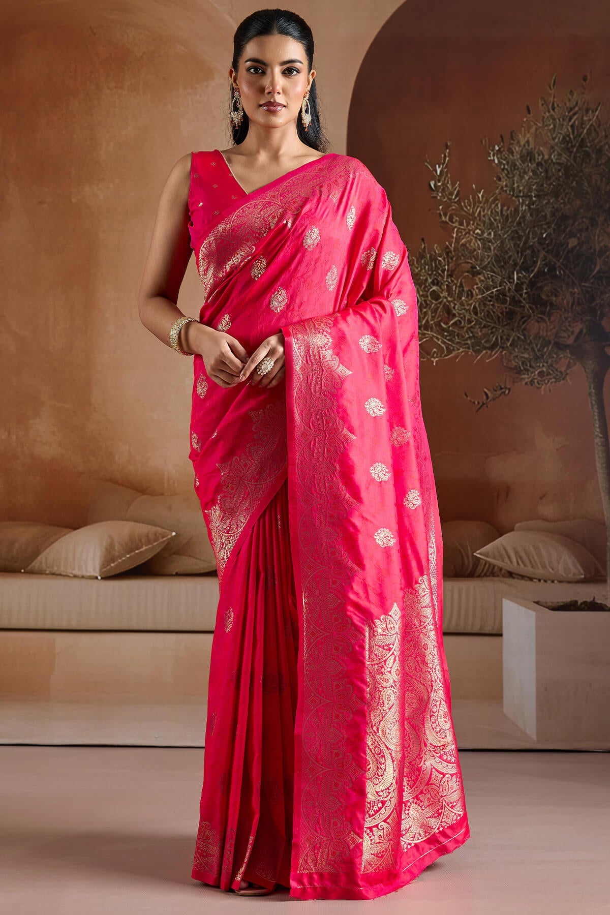 Imbrication Dark Pink Pure Zari Weaving Banarasi Silk Saree With Stunner Blouse Piece