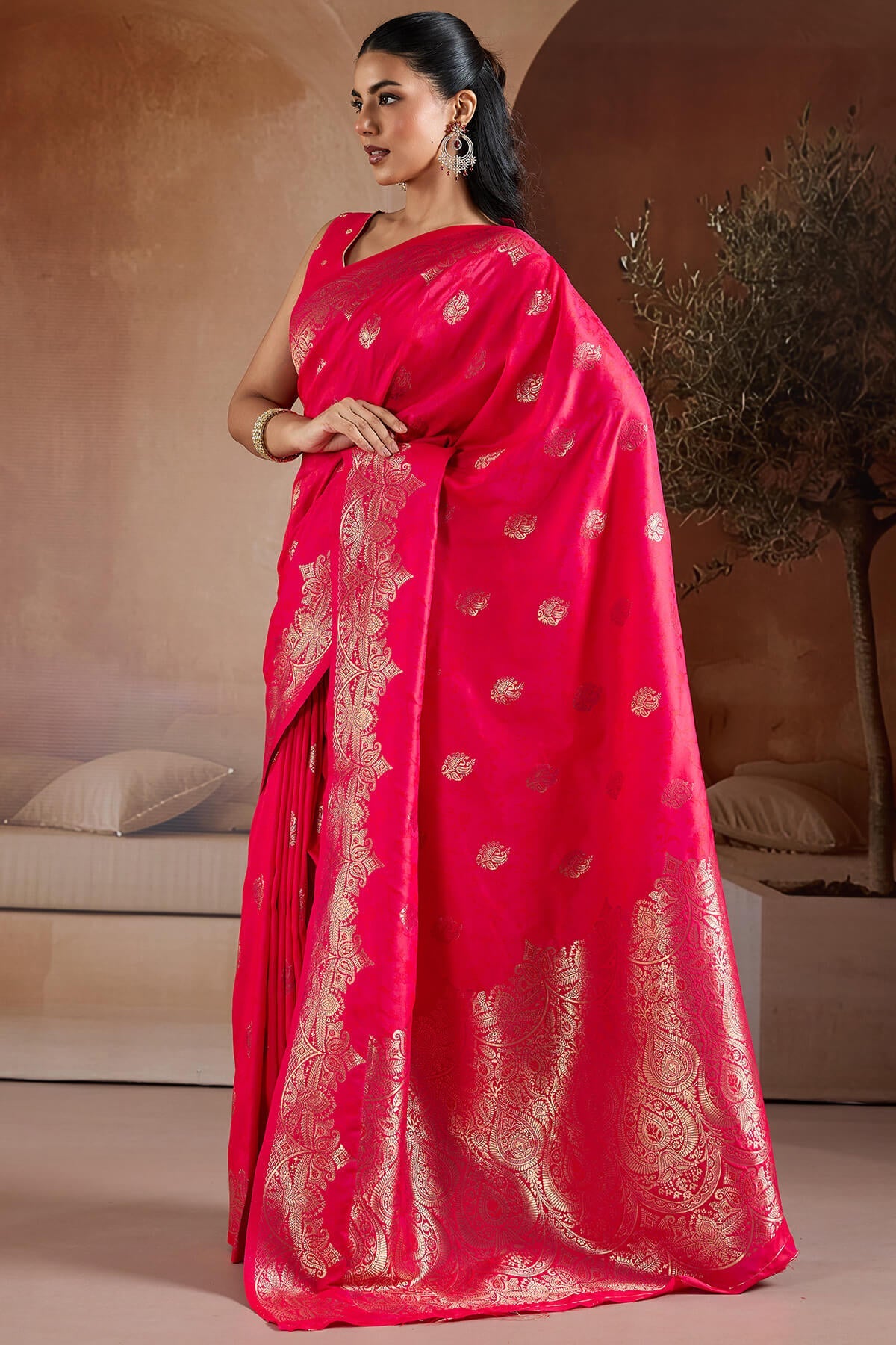 Imbrication Dark Pink Pure Zari Weaving Banarasi Silk Saree With Stunner Blouse Piece