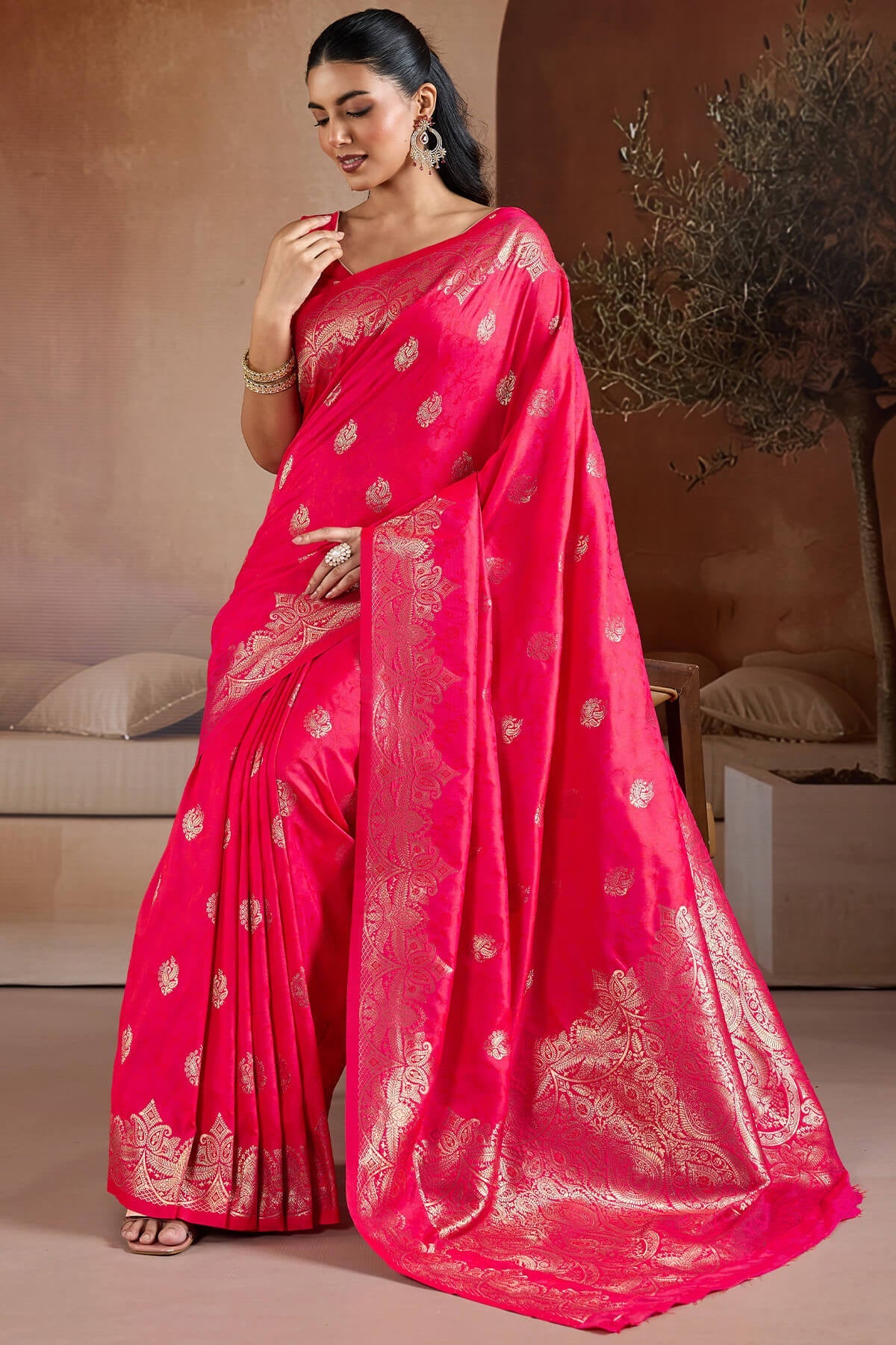 Imbrication Dark Pink Pure Zari Weaving Banarasi Silk Saree With Stunner Blouse Piece