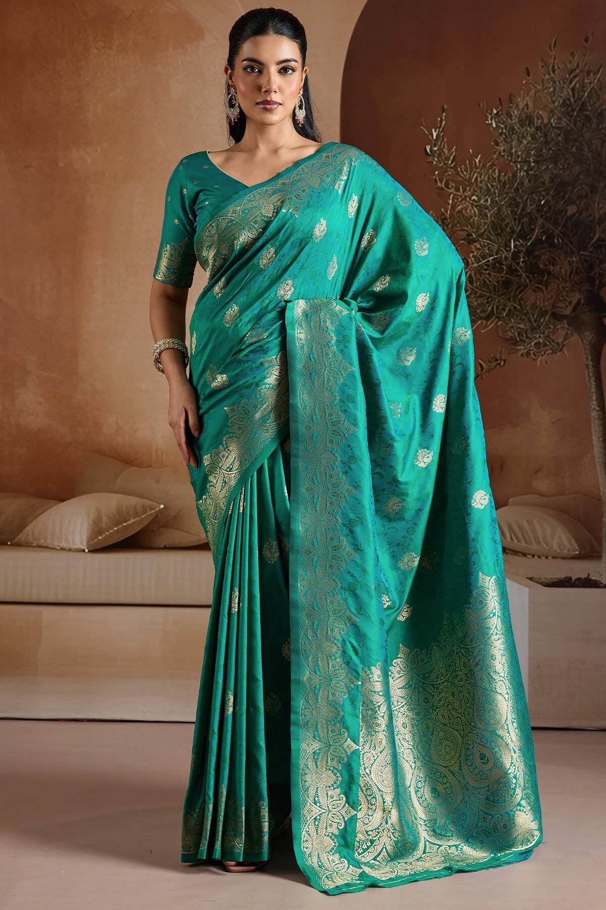 Sizzling Rama Pure Zari Weaving Banarasi Silk Saree With Lissome Blouse Piece