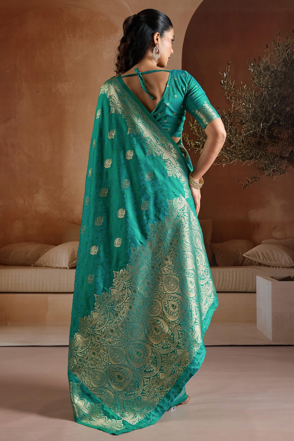Sizzling Rama Pure Zari Weaving Banarasi Silk Saree With Lissome Blouse Piece