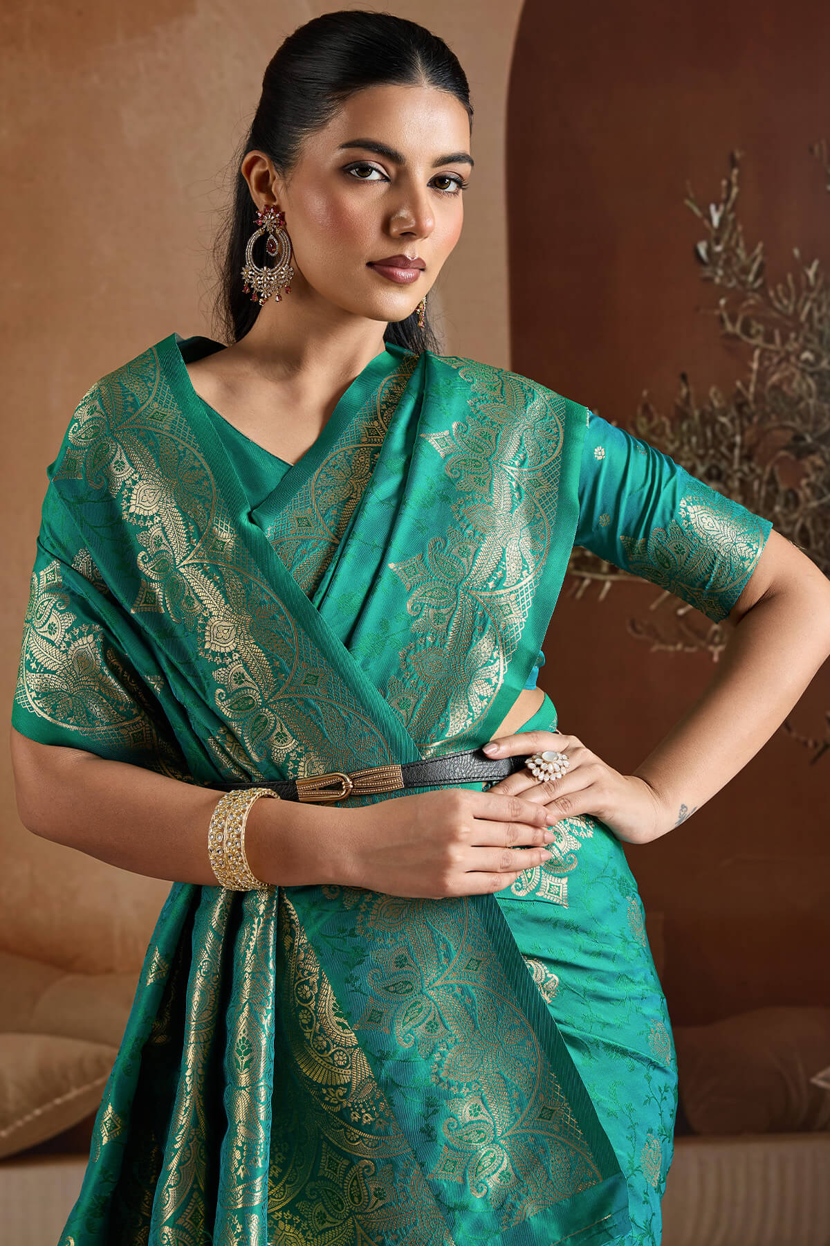 Sizzling Rama Pure Zari Weaving Banarasi Silk Saree With Lissome Blouse Piece