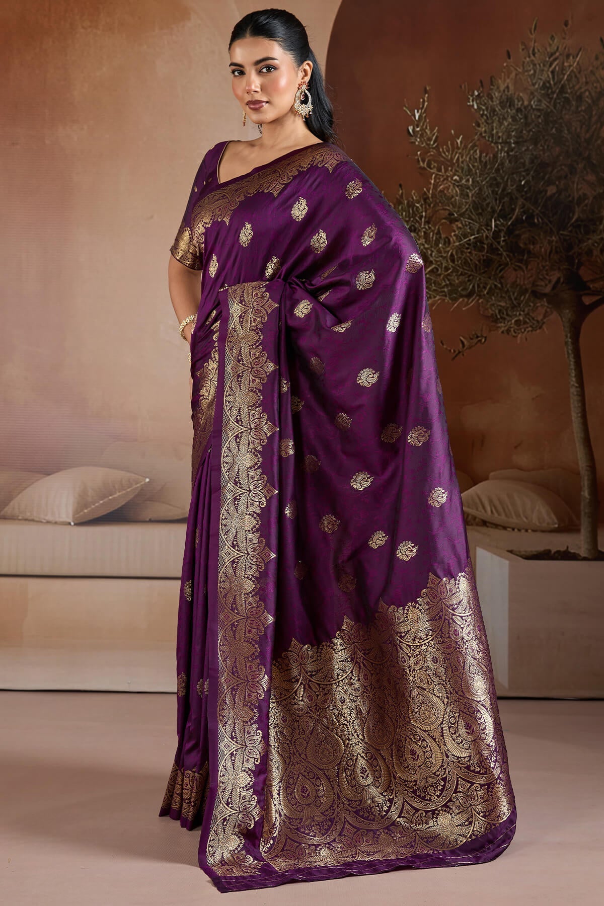 Surreptitious Purple Pure Zari Weaving Banarasi Silk Saree With Majesty Blouse Piece