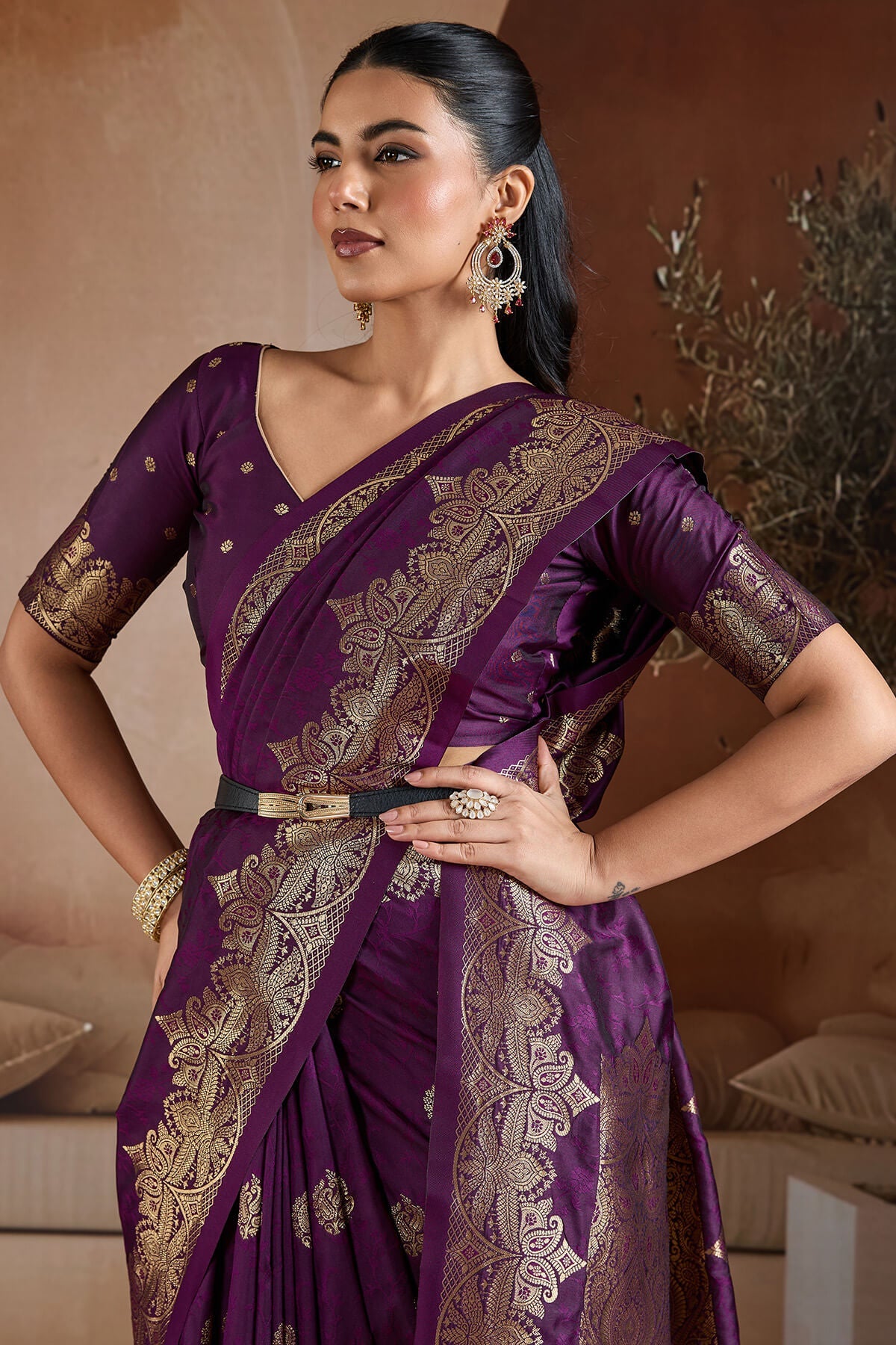 Surreptitious Purple Pure Zari Weaving Banarasi Silk Saree With Majesty Blouse Piece