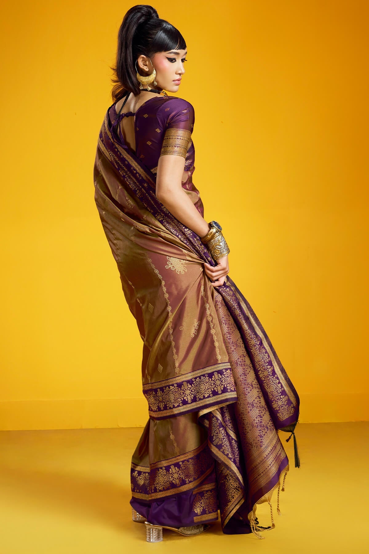 Murmurous Brown Pure Zari Weaving Banarasi Silk Saree With Mesmeric Blouse Piece