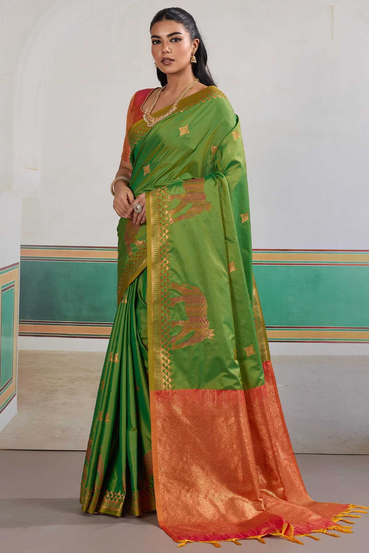 Angelic Green Pure Zari Weaving Banarasi Silk Saree With Resplendent Blouse Piece