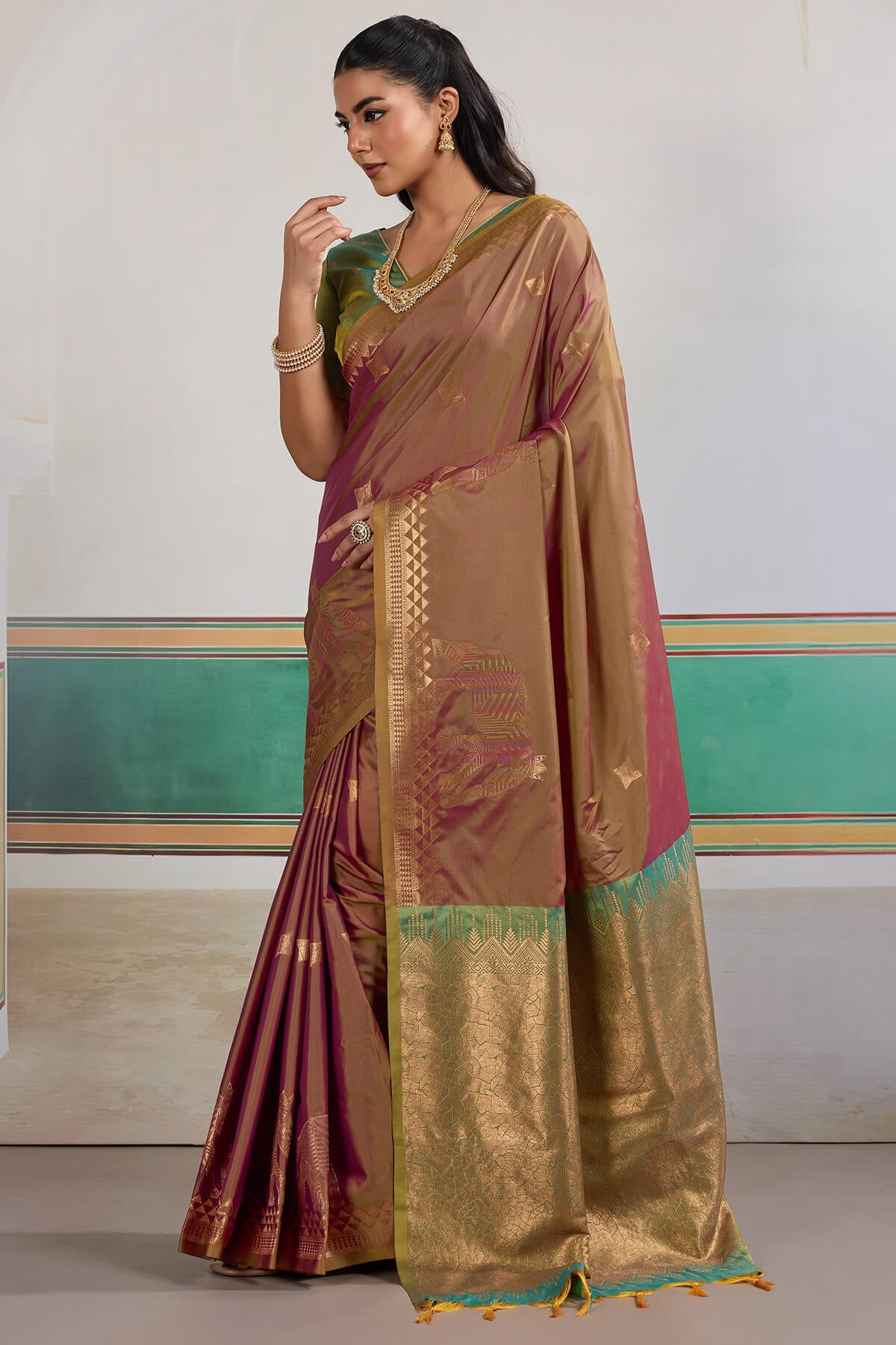 Gleaming Wine Pure Zari Weaving Banarasi Silk Saree With Profuse Blouse Piece