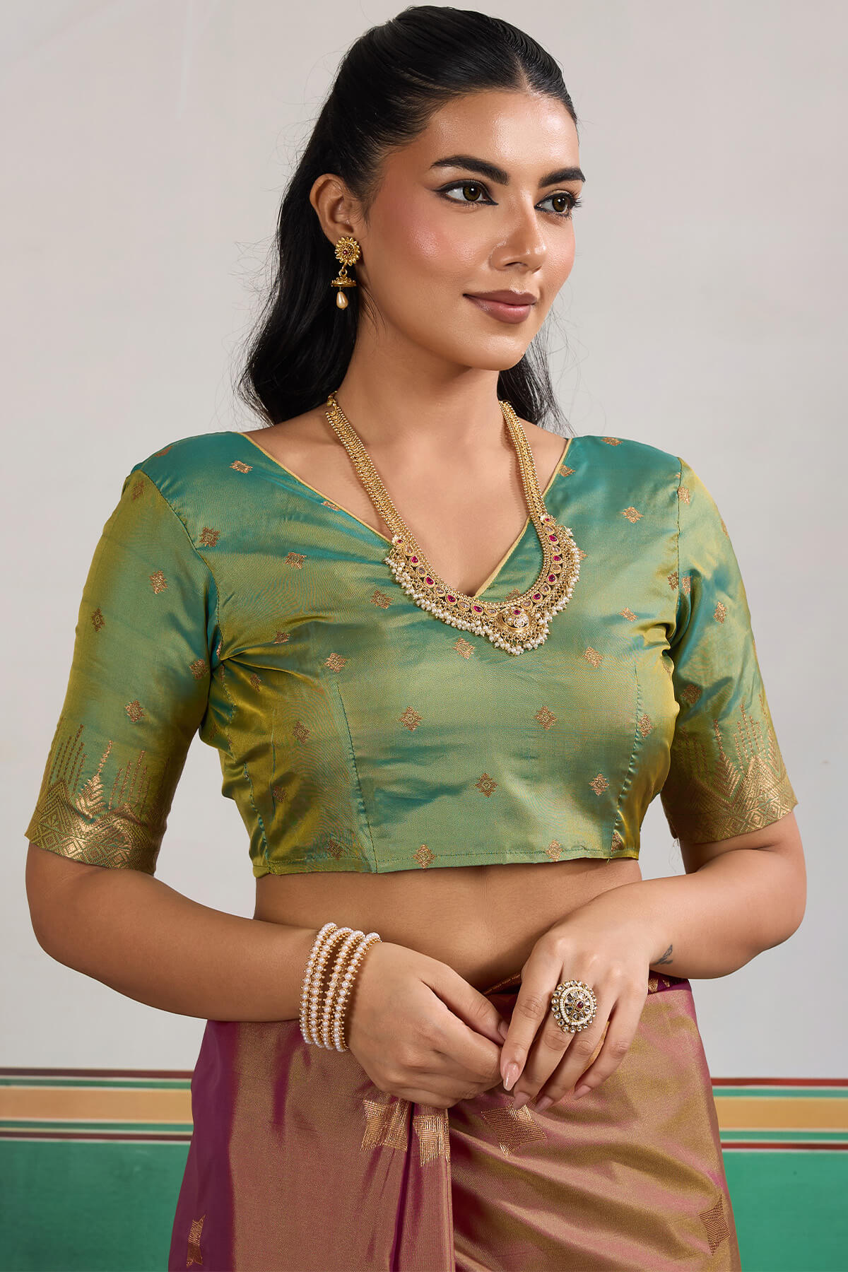 Gleaming Wine Pure Zari Weaving Banarasi Silk Saree With Profuse Blouse Piece