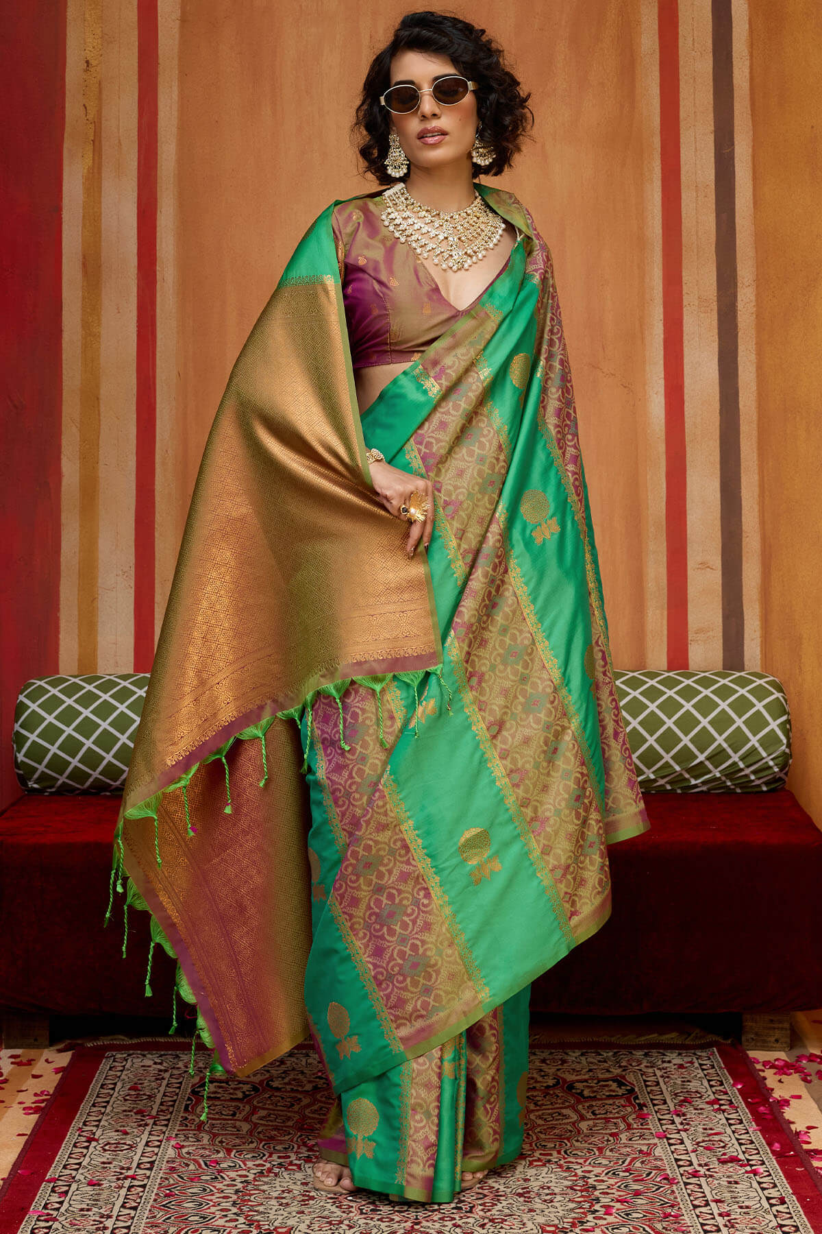Incomparable Green Pure Zari Weaving Banarasi Silk Saree With Nebula Blouse Piece