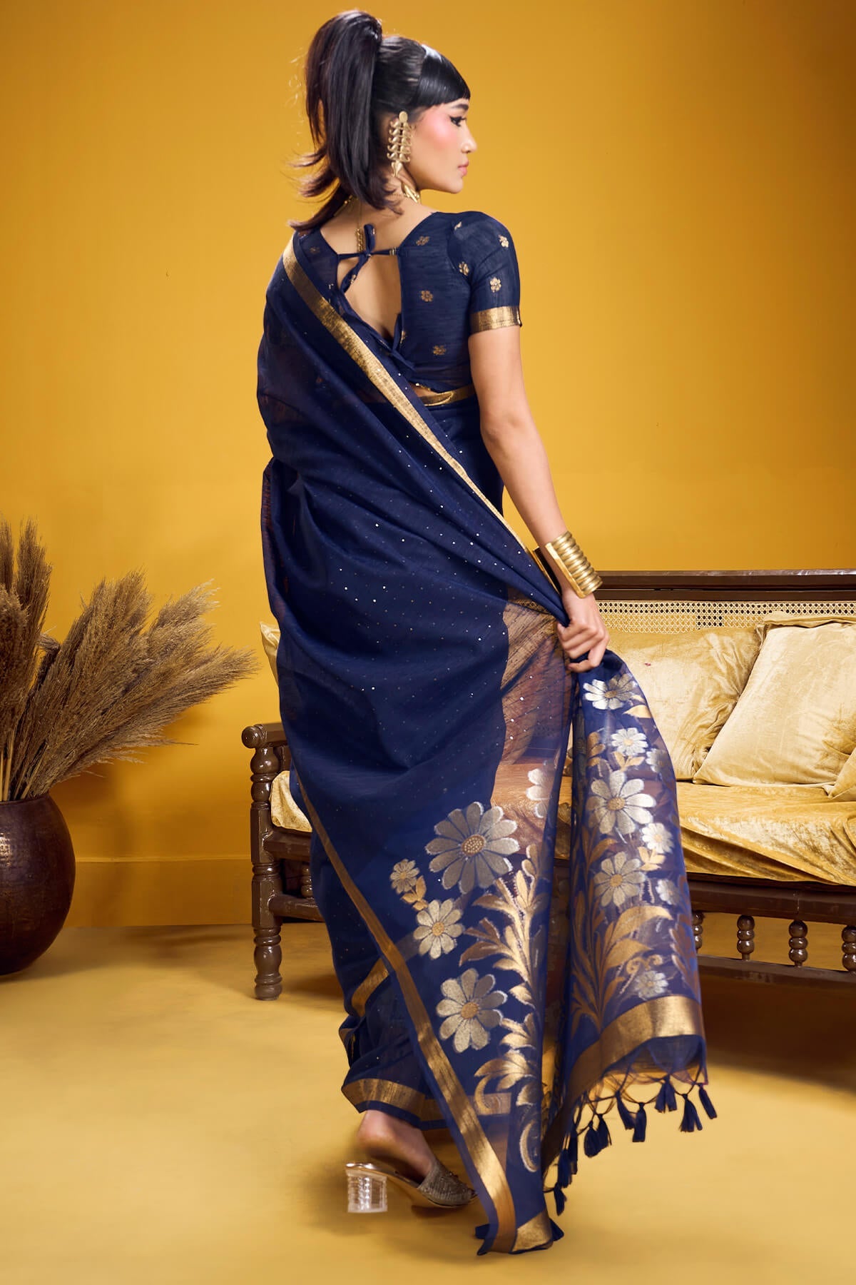 Splendiferous Navy Blue Pure Munga Cotton Silk Saree With Ornate Blouse Piece