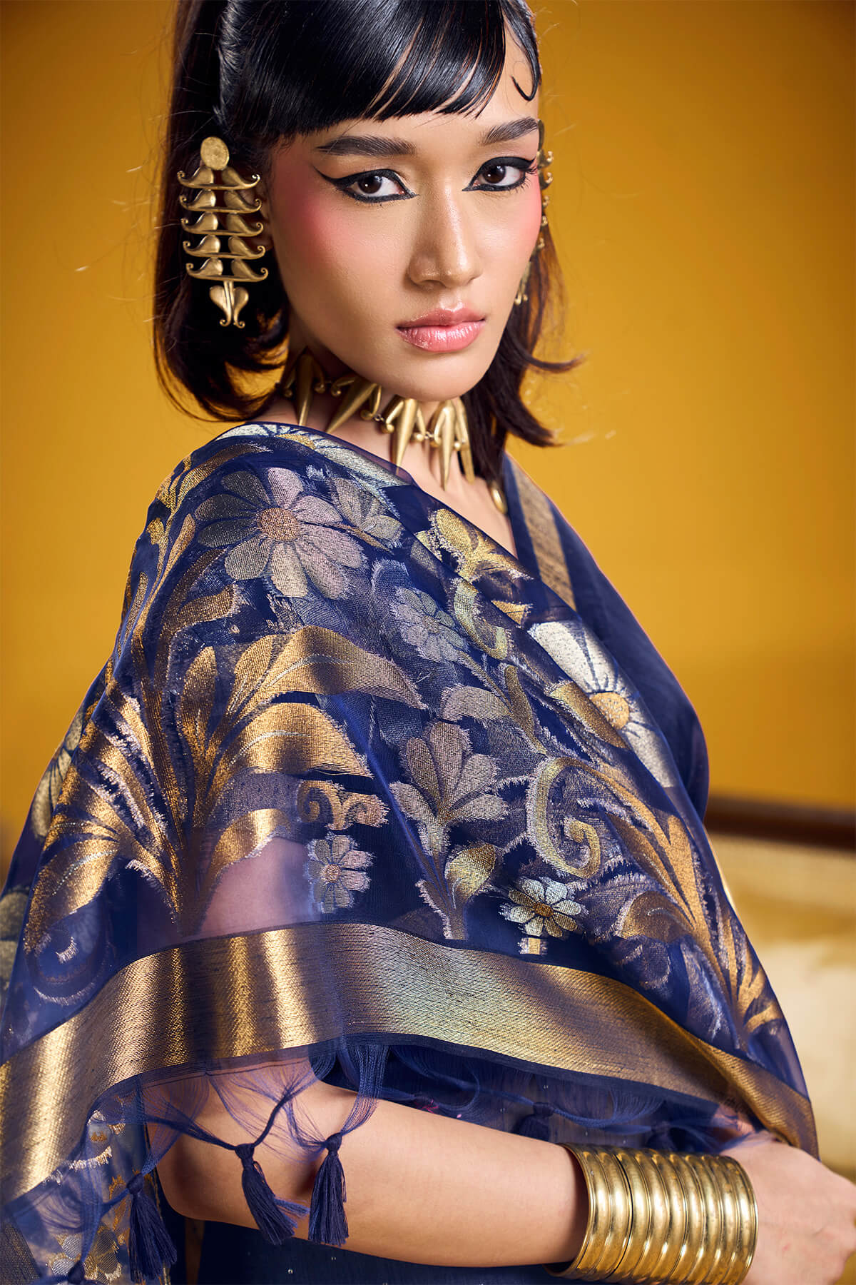 Splendiferous Navy Blue Pure Munga Cotton Silk Saree With Ornate Blouse Piece